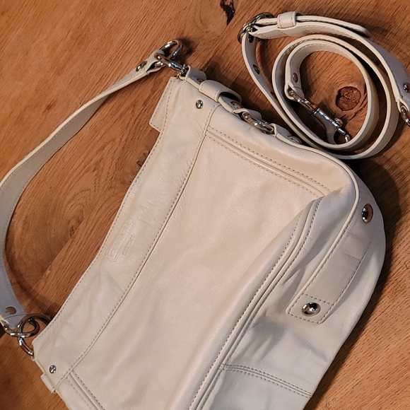 EUC Coach Leather Shoulder Bag 👜👜 - Picture 9 of 12
